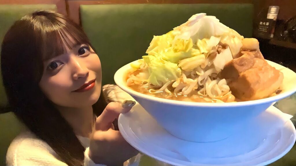 ゆん: ひとり、電車の中で二郎系ラーメン食べてみた