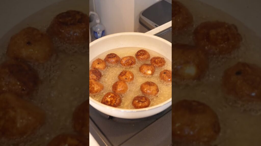 のび〜る！もちもちチーズボールの作り方🧀♡#shorts