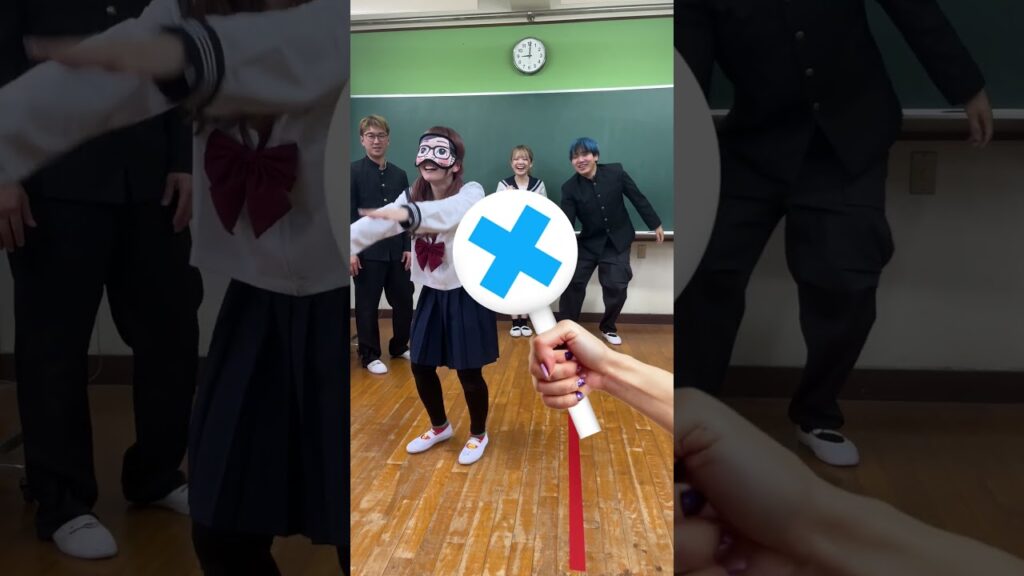 目隠ししてまっすぐ歩けたらすごいらしい！！　#shorts