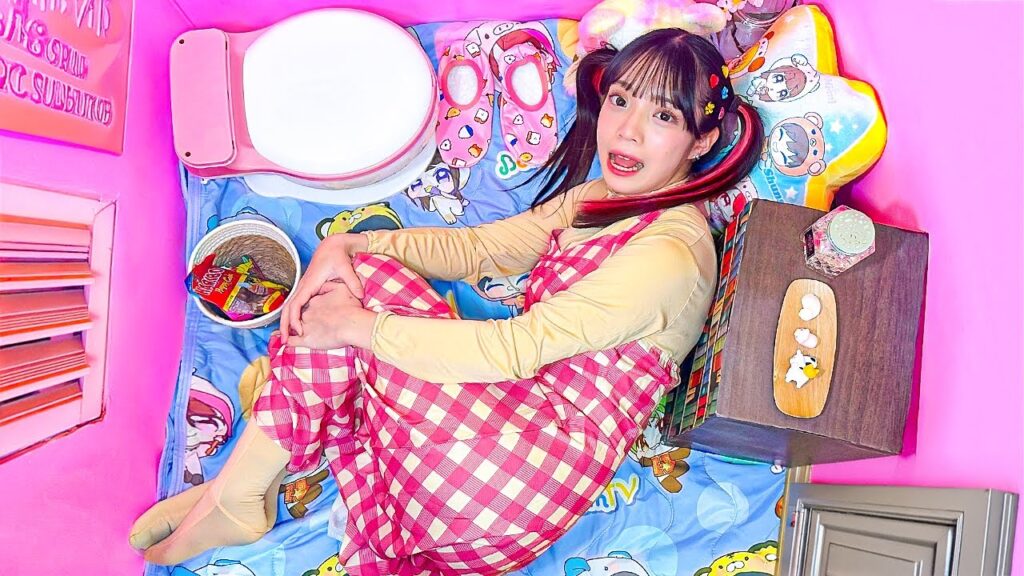 動いてるところをバレたら即終了！？24時間ドールハウスチャレンジやってみたら面白すぎた！〜Doll House  24h Challenge〜【対決】