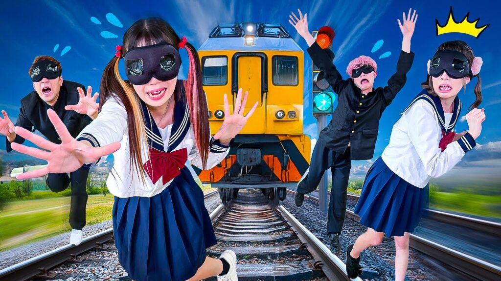 電車に轢かれる・・・・！？学校で24時間目隠し生活が大変すぎた・・・・！！【対決】