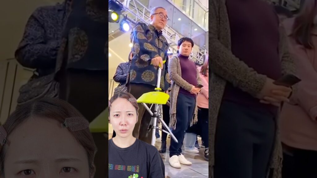 1秒で椅子に変身する杖が凄かった！