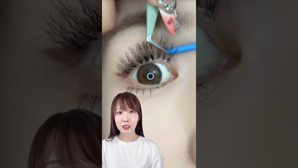 チリチリのつけまつげ使ってみたら衝撃の結果に…！