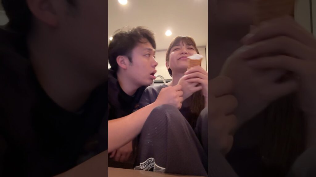 子どもが寝た後にアイスを取り合う夫婦🍦