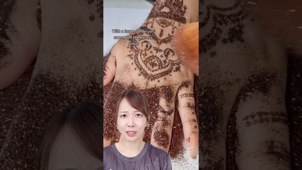 糊とラメだけでキラキラタトゥーが出来るらしい！！！