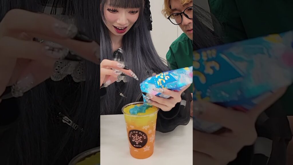 ギャルがASMRしながら話題のドリンク作ってみた！　#shorts