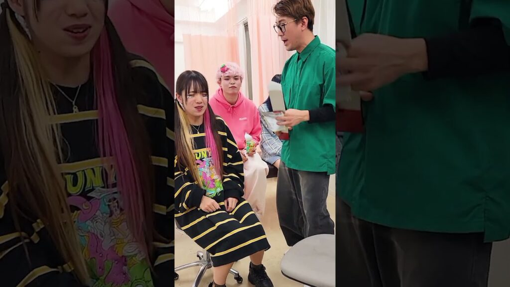 先生にバレずにお菓子を食べろ！　#shorts