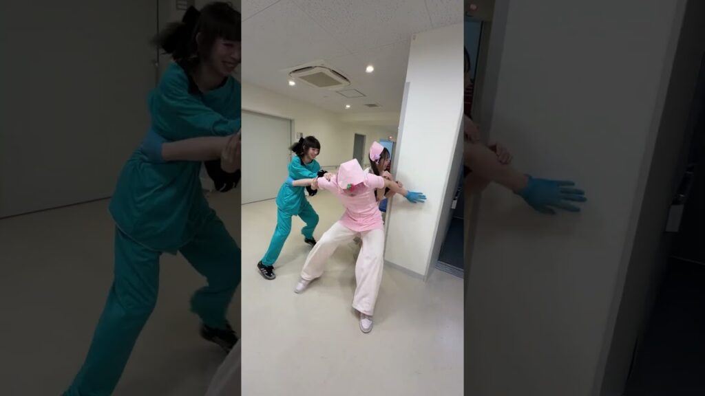 医者とナースがベッド争奪戦で遊んでみた！　#shorts