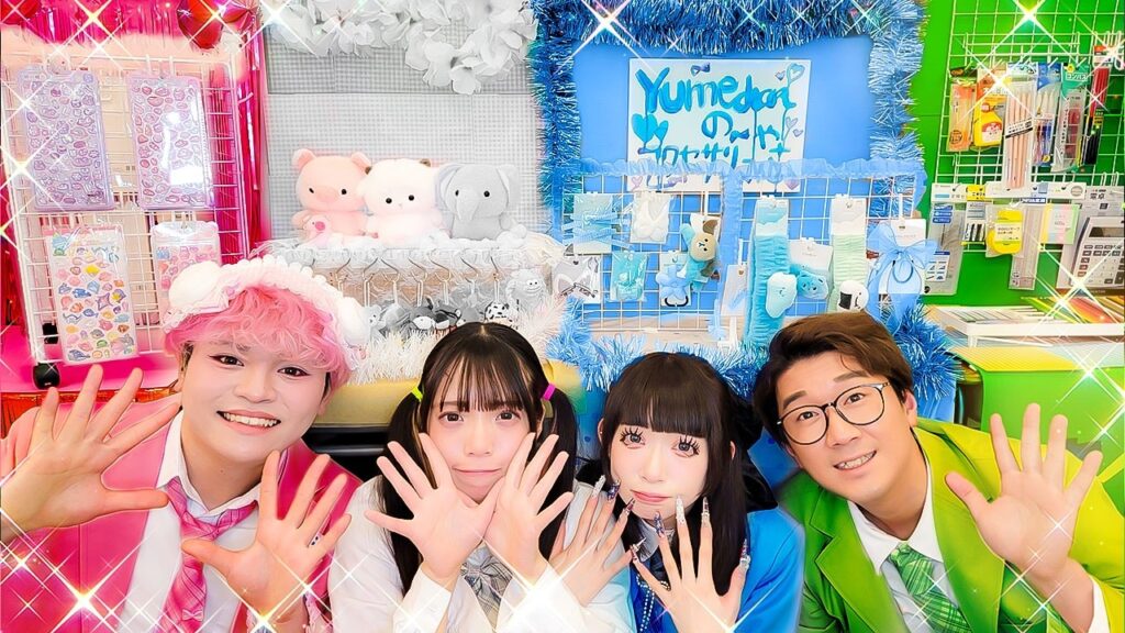 シールや文房具がたくさん！ダンボールで超可愛いシール屋さん作ってみた！