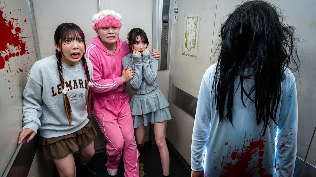 廃病院のエレベーターに閉じ込められてしまいました・・・