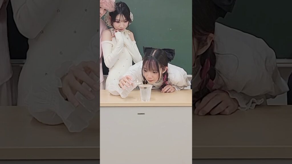 絶対に水をこぼすな！　#shorts