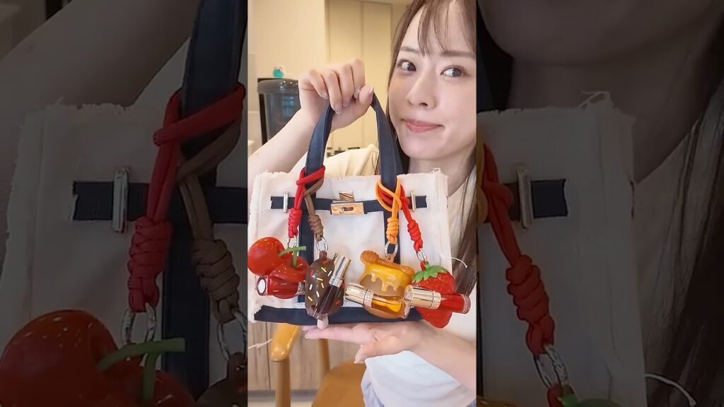 クラランスのリップチャーム可愛すぎん？ #クラランス #gifted #チャーム